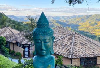 Hotel Pousada Shangri-la has rooms with a private hot tub