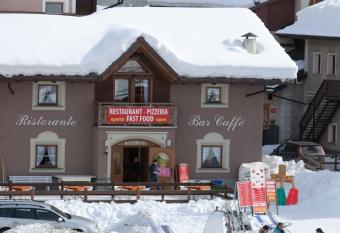 Hotel Centro s allows 18 year olds to book a room