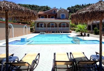 Maria Apartments has Balcony rooms