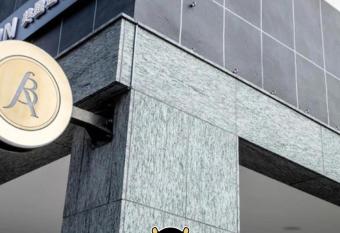 Beauty Avenue Inn allows 18 year olds to book a room