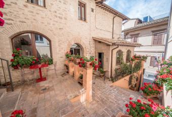 Hotel Sorella Luna allows 18 year olds to book a room