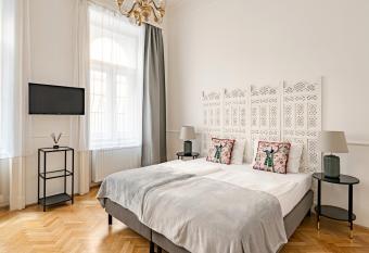 House Beletage-Boutique allows 18 year olds to book a room