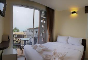 Top Hostel Samui has Balcony rooms