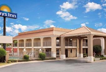 Quality Inn and Suites has Smoking rooms