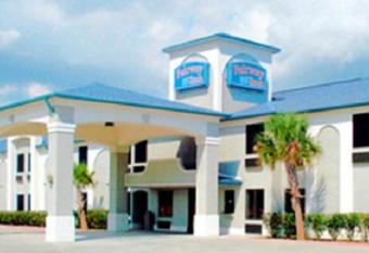 Capital O Fairway Inn - Baytown La Porte Tx has Smoking rooms