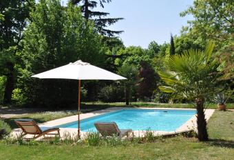 Villa Castel Maison Meubl  e allows 18 year olds to book a room