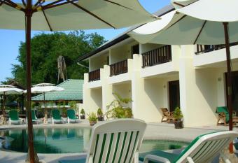 One bedroom appartement at Ko Samui District 100 m away from the beach with shared pool and furnished balcony has Smoking/Balcony rooms