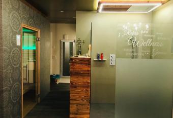 Private Spa am Rennweg has rooms with a private hot tub