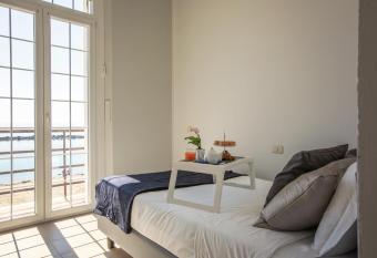 Casa F.A.C.I has Balcony rooms