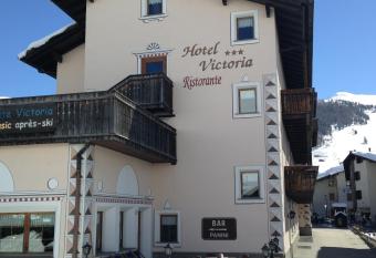 Hotel Victoria allows 18 year olds to book a room