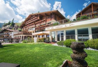 Sayonara Nature & Wellness Hotel allows 18 year olds to book a room