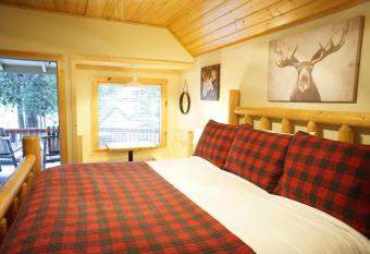 Shaver Lake Village Hotel has Balcony rooms