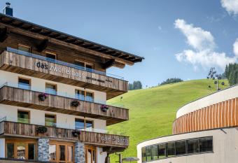 Hotel das Zw  lferhaus has Balcony rooms