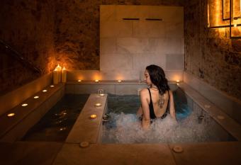 RVHotels Broquetas Spa Termal allows 18 year olds to book a room