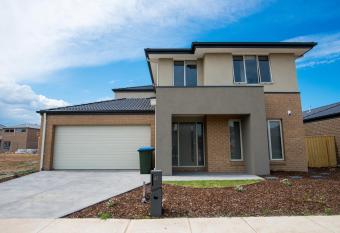 Apple House Point Cook allows 18 year olds to book a room