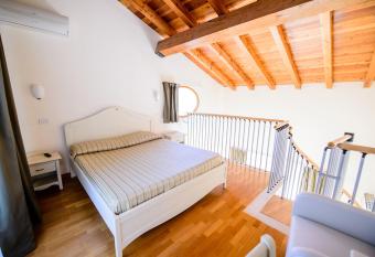 aCasaMia Wine Resort has rooms with a private hot tub