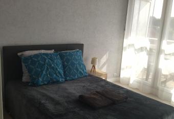 Fleur d orchid  e studio 99 allows 18 year olds to book a room