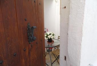 Old Navy House has Balcony rooms