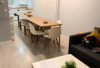 Apto Isabel Centro Hist  rico allows 18 year olds to book a room