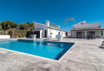 Casa La Vuelta allows 18 year olds to book a room