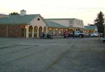 Relax Inn - Shelby allows 18 year olds to book a room