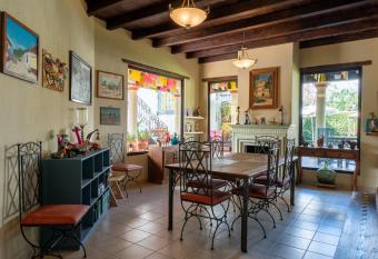 Hotel Ocho Barrios allows 18 year olds to book a room