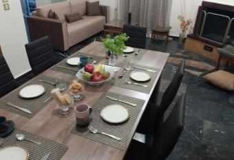 Comfortable 4th fl flat ideal for up to 8 people has Balcony rooms