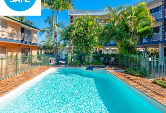 Red Star Palm Beach allows 18 year olds to book a room