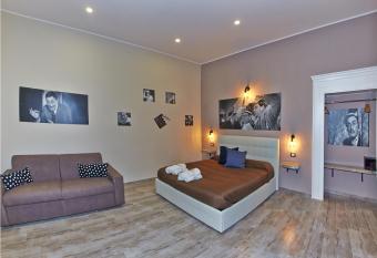 Artisti Bed&Dreams has rooms with a private hot tub