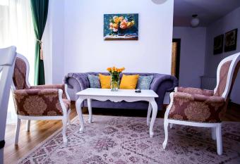 Mera Hills House has Balcony rooms