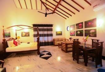 SRI LANKAN VILLA has Balcony rooms