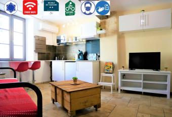 le Travertin allows 18 year olds to book a room