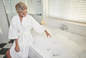 Villa De Khaosan by Chillax - SHA Extra Plus has rooms with a private hot tub