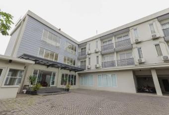 RedDoorz Plus at Riverside Malang allows 18 year olds to book a room
