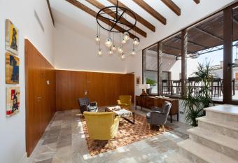 Ca n Bestard - Adults Only allows 18 year olds to book a room