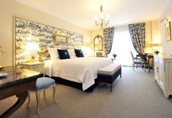 Auberge du Jeu de Paume has Balcony rooms