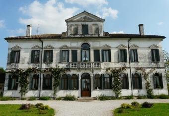 Villa Caotorta has Balcony rooms