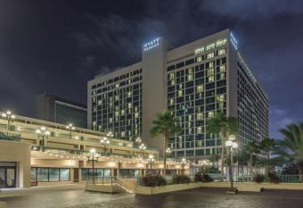 Hyatt Regency Jacksonville Riverfront allows 18 year olds to book a room