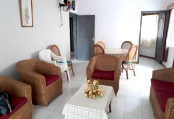 3 bedrooms appartement with sea view balcony and wifi at Flic en Flac has Balcony rooms