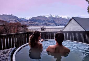 Kinloch Wilderness Retreat has Balcony rooms