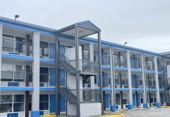 Budgetel Chattanooga allows 18 year olds to book a room