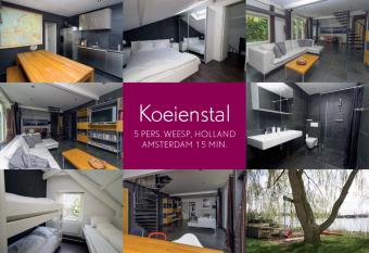 Koeienstal, Private House with wifi and free parking for 1 car has Balcony rooms