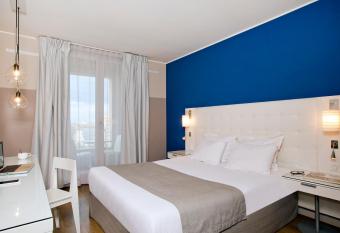 Zenitude H  tel R  sidences Marseille Saint-Charles allows 18 year olds to book a room