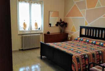 Casa vacanze il fiore di loto allows 18 year olds to book a room
