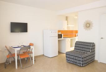 32 Calle Maldonado allows 18 year olds to book a room