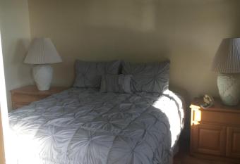 Holualoa bungalow 1 allows 18 year olds to book a room