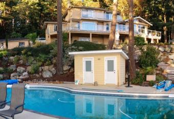 Rae Leigh Heights Bnb allows 18 year olds to book a room