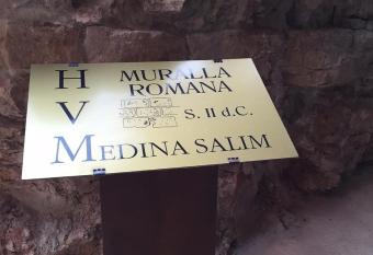 Hotel MedinaSalim allows 18 year olds to book a room