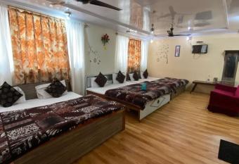 Hotel Young Mamta has Balcony rooms