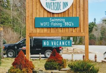 Dwight Riverside Inn has Balcony rooms